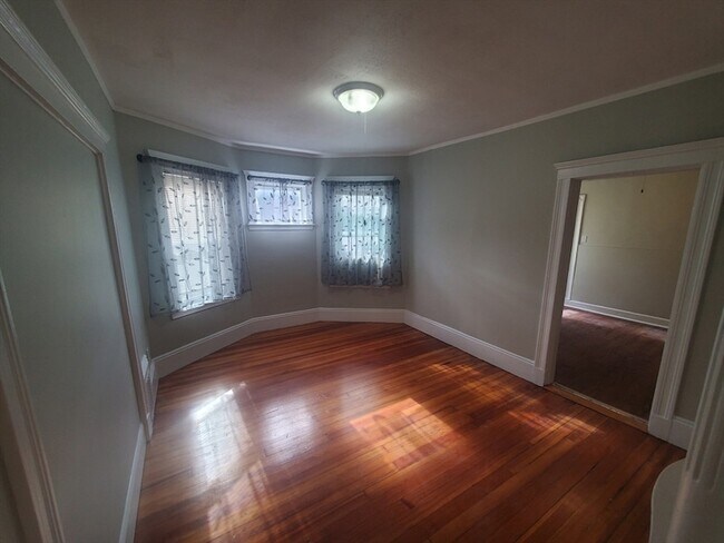 Building Photo - 247 Boston St