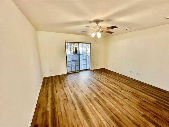 Building Photo - 1242 SW Elm Tree Rd