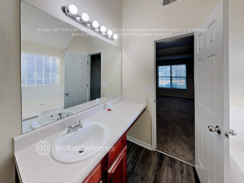 Building Photo - 181 Edison Dr