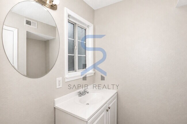 Building Photo - Limited-Time Move-In Promotion! Move in on or before May 31st  and receive your choice of incenti...