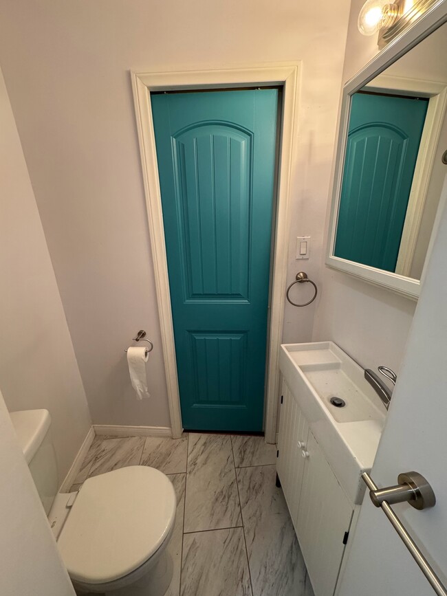 Bathroom in second bedroom - 3075 L St