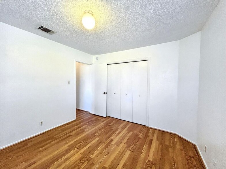 Building Photo - 1405B Braker Ln