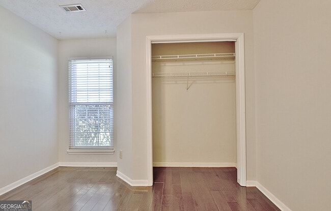 Building Photo - 315 Wood Ridge