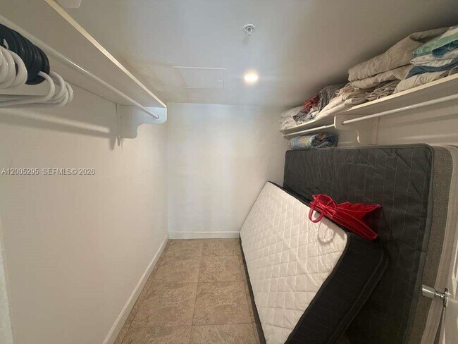 Building Photo - 1500 Bay Rd