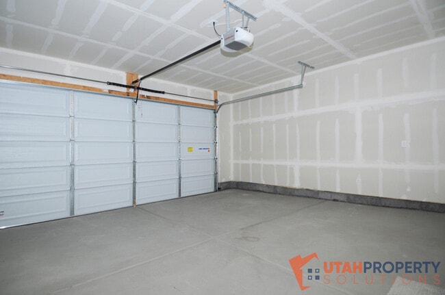 Building Photo - 1006 W 430 S