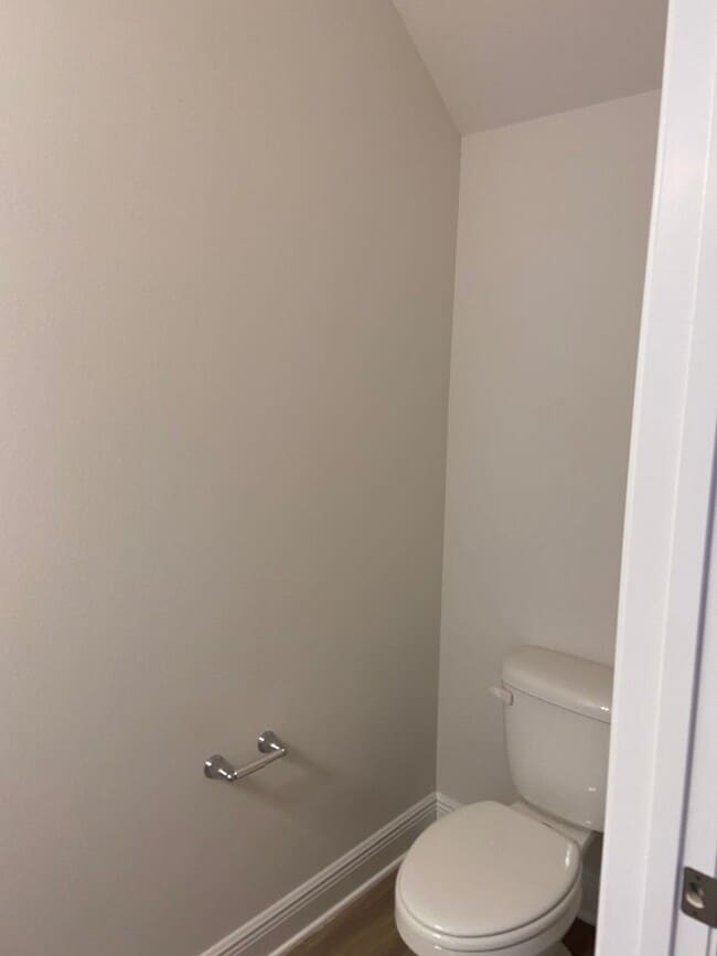 Building Photo - COMMUNITY POOL! Close to Navy base, beach,...