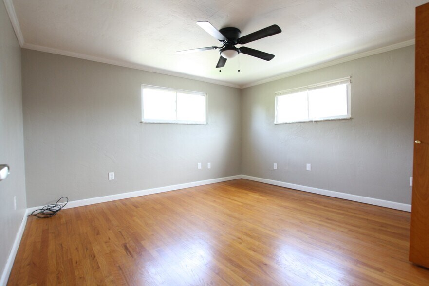 Building Photo - 709 Coulter St