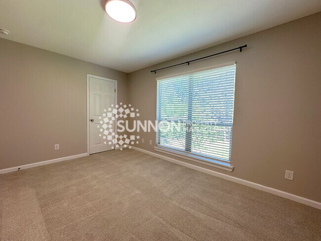 Building Photo - Completely Remodeled 2BR 2BA Condo