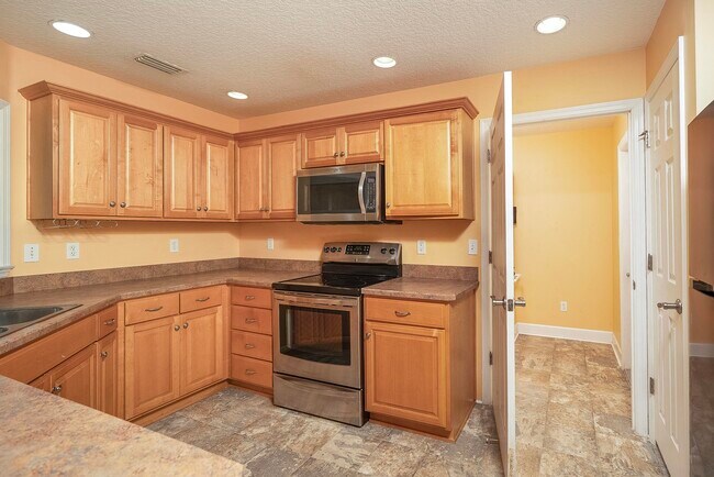 Building Photo - 4040 Red Pine Ln