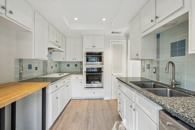 Building Photo - 4710 Post Oak Timber Dr