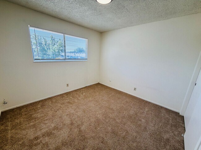 Building Photo - 203 W Benjamin Holt Dr