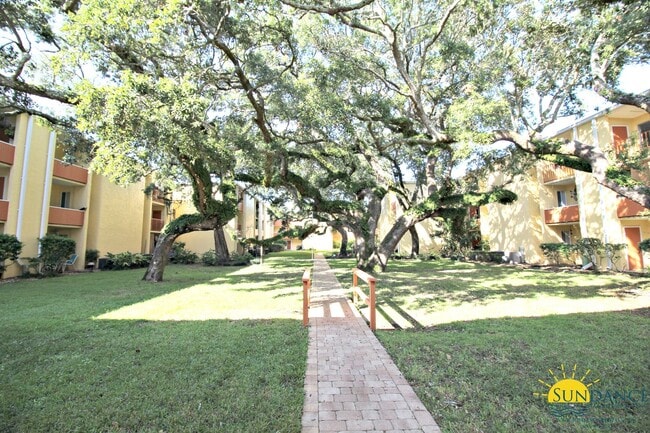 Building Photo - Charming 2 Bedroom Ground Unit at The Cedars