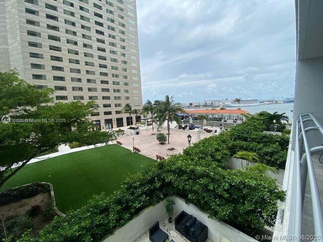 Building Photo - 335 S Biscayne Blvd