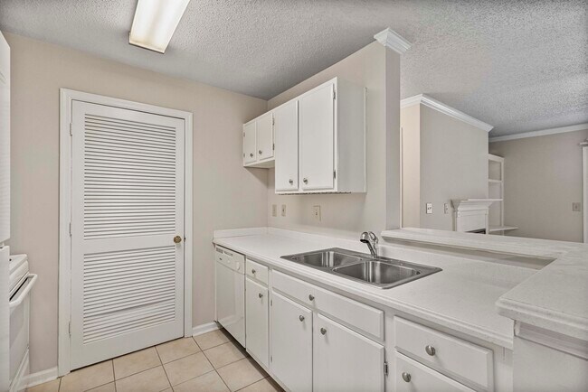 Building Photo - 619 Granville Ct