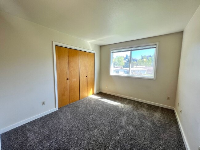 Building Photo - 1308 N Brooklane St