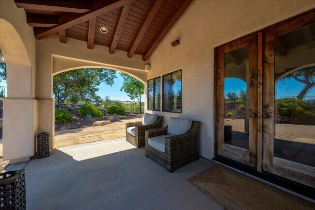 Building Photo - 6750 Golden Pheasant Ln