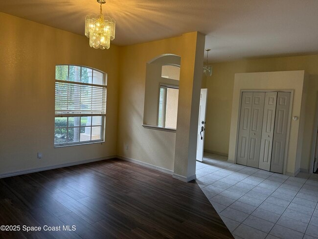 Building Photo - 5971 Newbury Cir