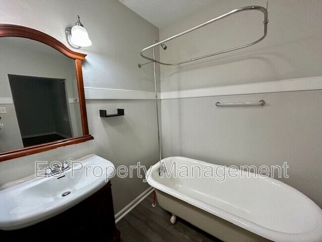 Building Photo - 1502 Lexington Ave