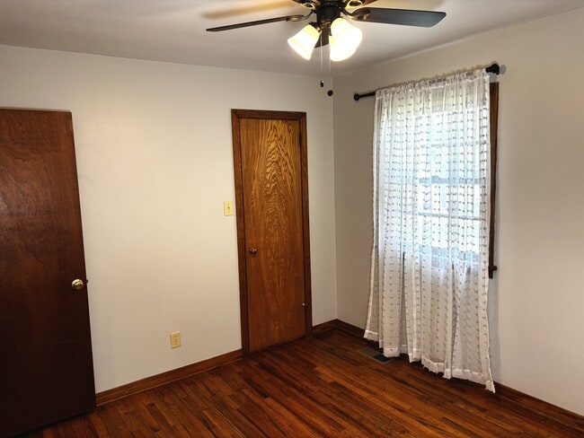 Building Photo - 4106 Woodlawn Pike
