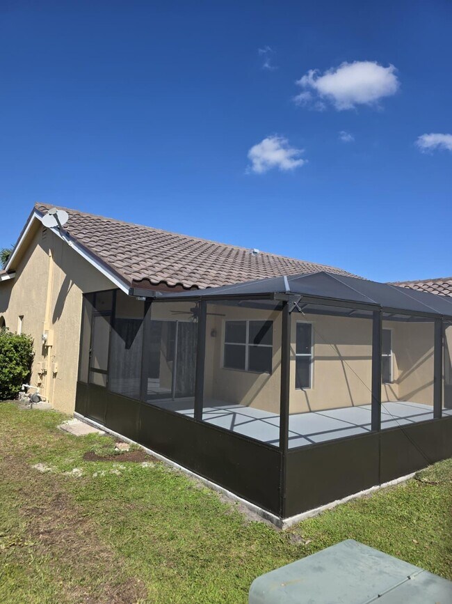 Building Photo - 5220 Rosen Blvd