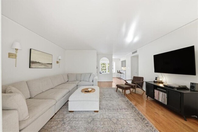 Building Photo - 133 Woodmere Square NW