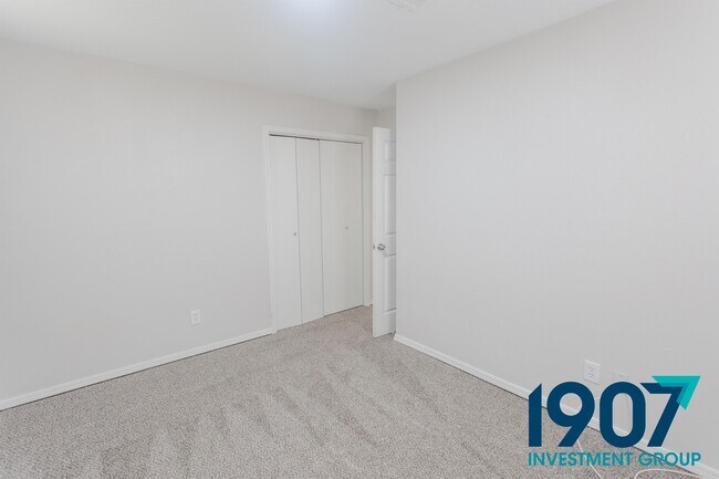 Building Photo - 1524 Oakcliff Rd