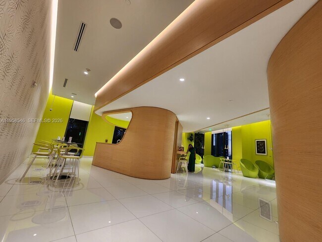 Building Photo - 501 NE 31st St