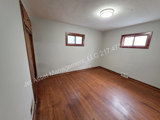 Building Photo - 3 bed house for RENT