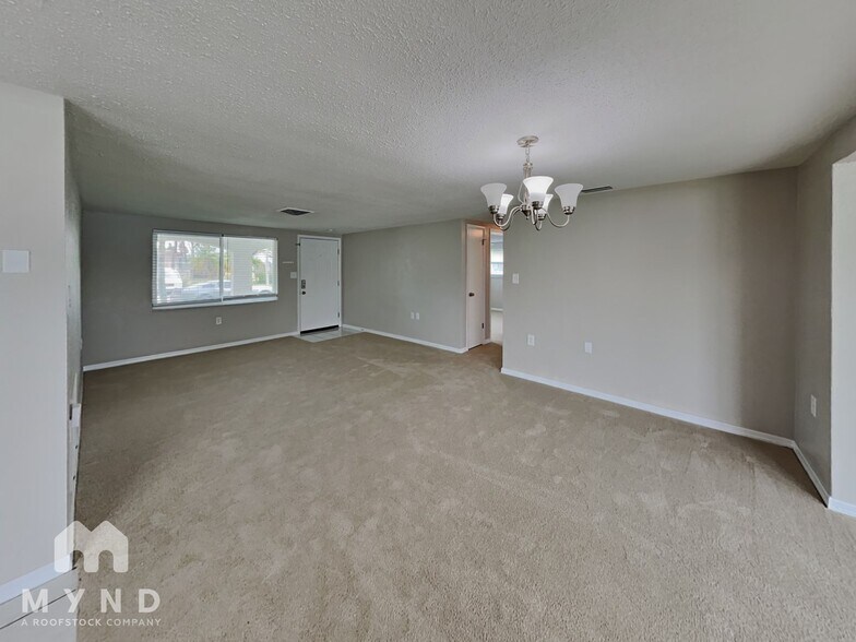 Building Photo - 9724 Lakeside Ln