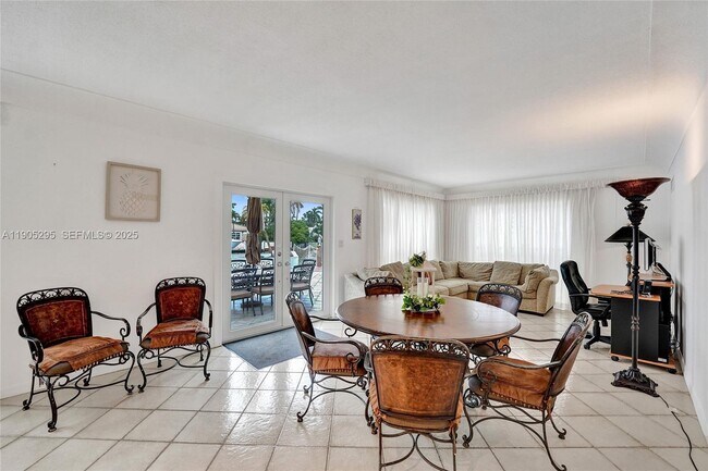 Building Photo - 2889 NE 35th St