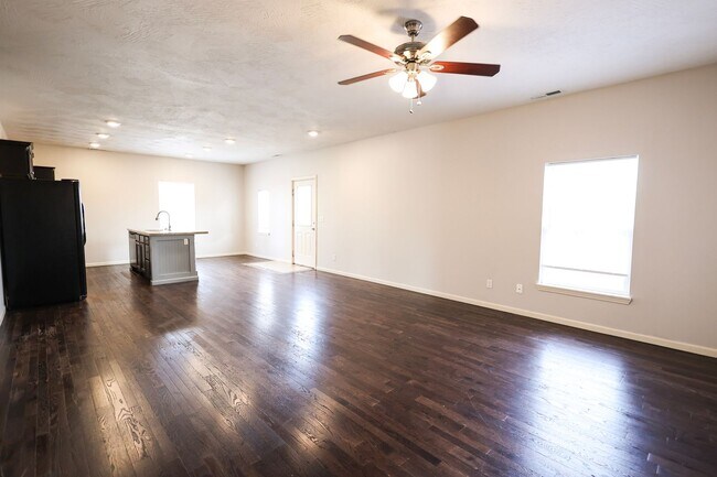 Building Photo - 414 E Harrison St