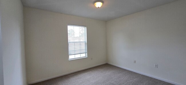 Building Photo - Single Family Home in Grandview
