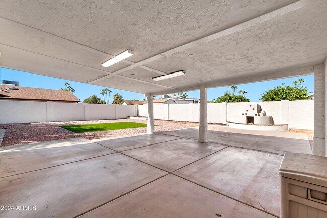 Building Photo - 5234 E Blanche Dr