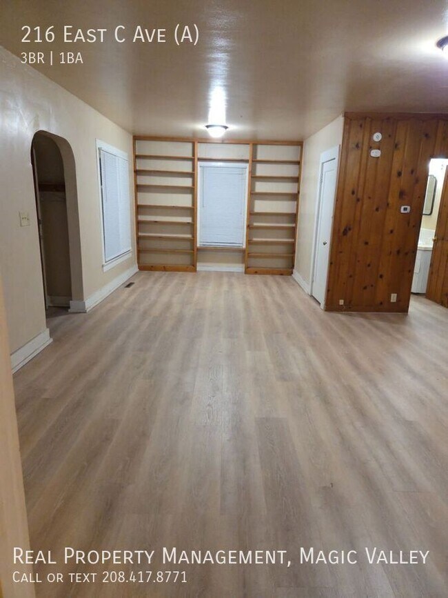 Building Photo - 216 E Ave A