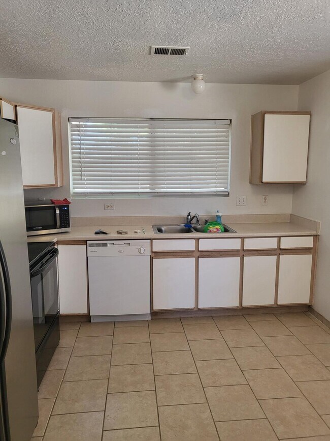 Building Photo - 3008 Laurel Meadows Dr