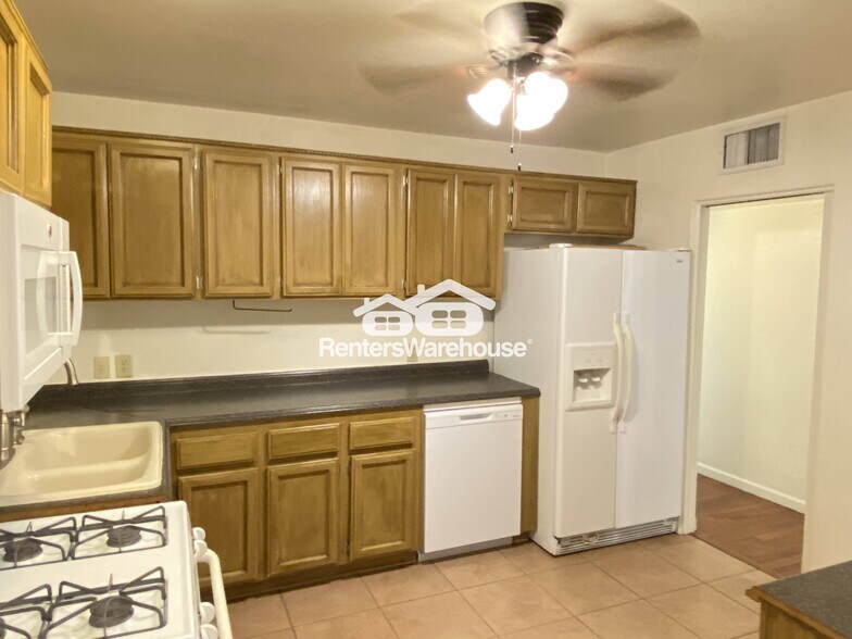 Building Photo - 6140 N 18th Dr