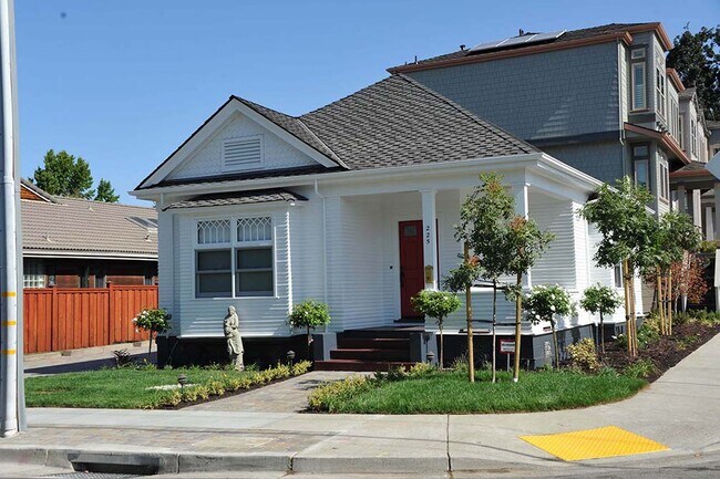 Primary Photo - 225 W Angela St