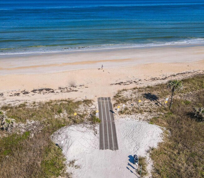 Building Photo - 3 Cherokee Ct W