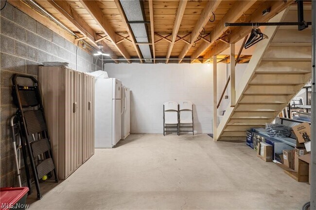 Building Photo - 685 Sunnyside Rd