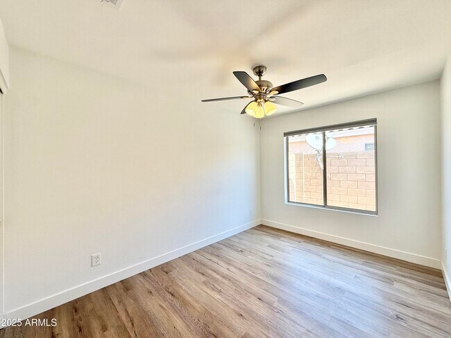 Building Photo - 14917 W Lamoille Dr