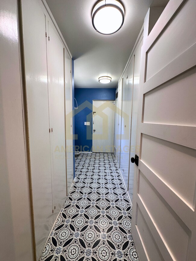 Building Photo - 135 Oakmont Ave