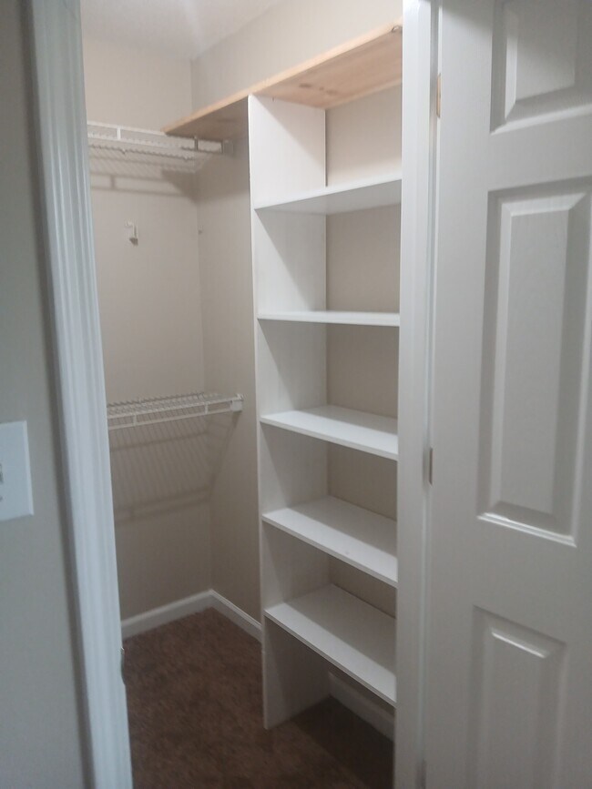 Building Photo - 7265 Crestside Dr