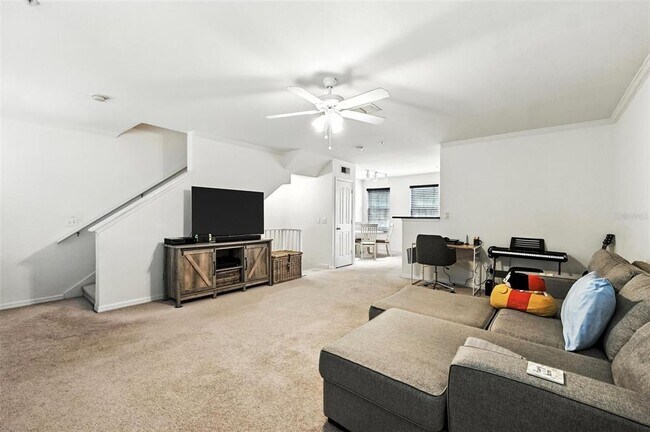 Building Photo - 742 Centervale Dr