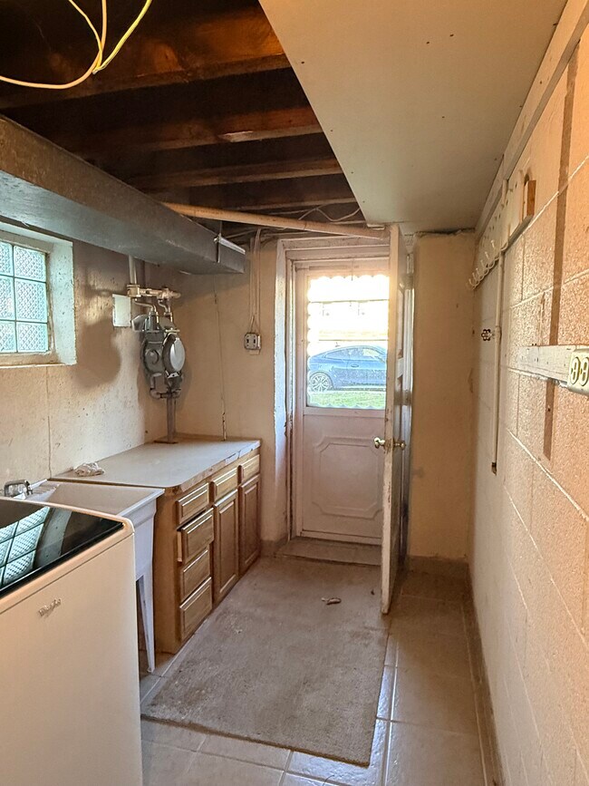 Building Photo - 3808 Ronnald Dr