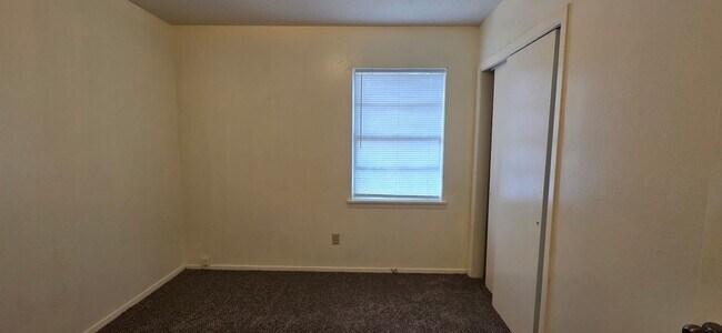 Building Photo - Almost Ready! 3 Bedroom 2 Bath Duplex in Longview!
