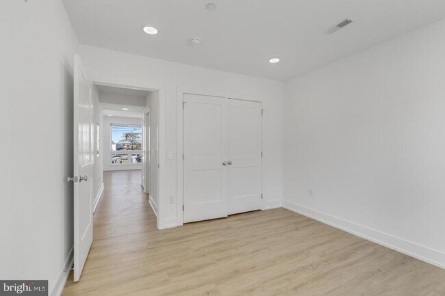 Building Photo - 1335 N Marston St