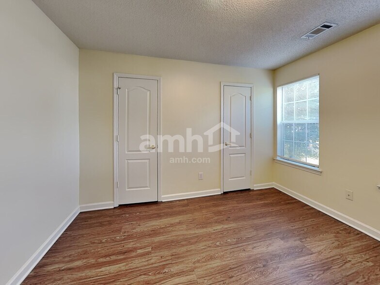 Building Photo - 241 Fairbrook Ln