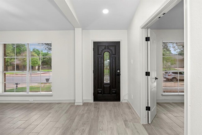 Building Photo - 2356 Vernell Way