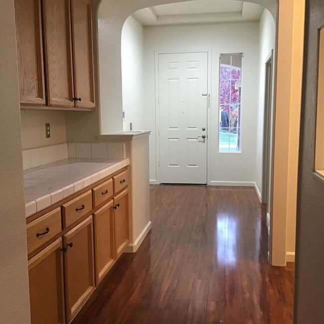 Building Photo - Woodcreek Oaks area home with pool