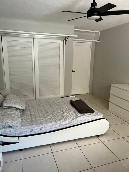 Large bedroom - 1301 NE 6th St